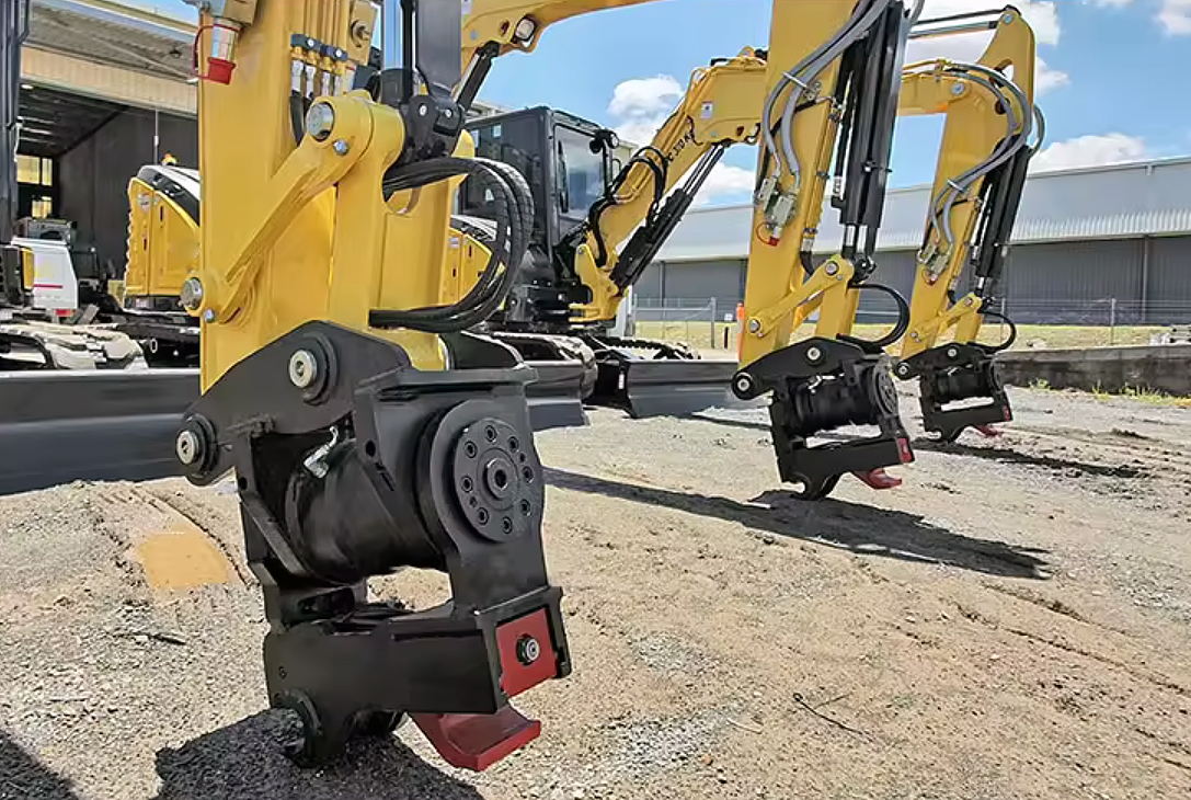 excavator motor tilt quick hitch tilt quick coupler dual lock double lock with motor with new design.jpg